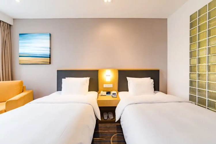 Standard Double room with street view