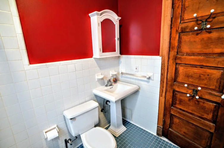 3br, 1 Bath, Sleeps 6-8 3 Bedroom Apts