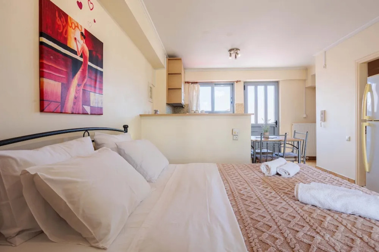 Filiatra Cozy Cental Retreats With Balconies