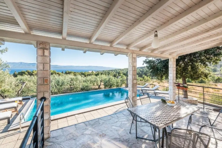 3 Bedrooms Villa