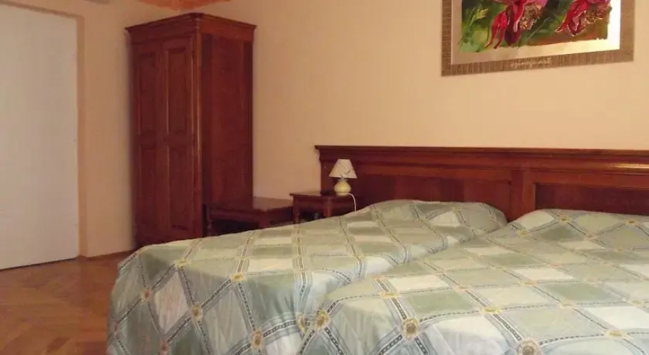 Sir David Balaton Castle B&B