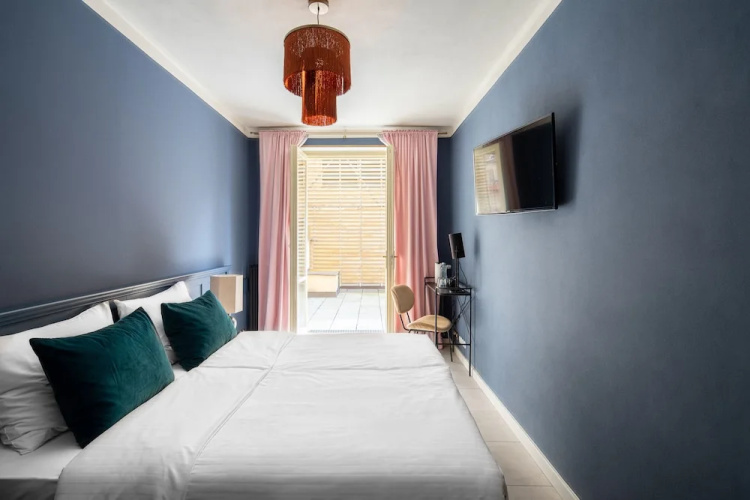 Merchant Rooms & Apartments