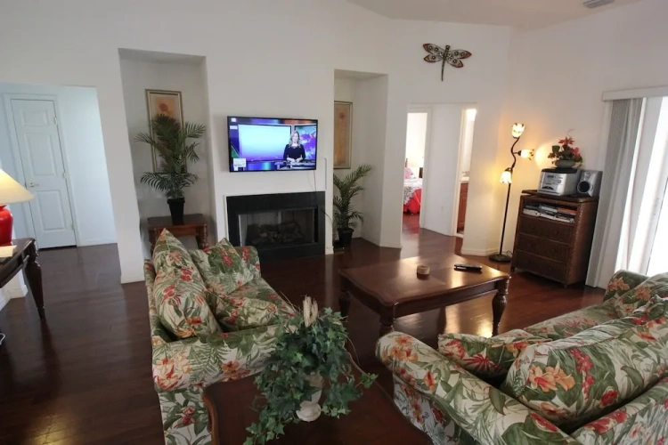 5 Bedrooms Cottage