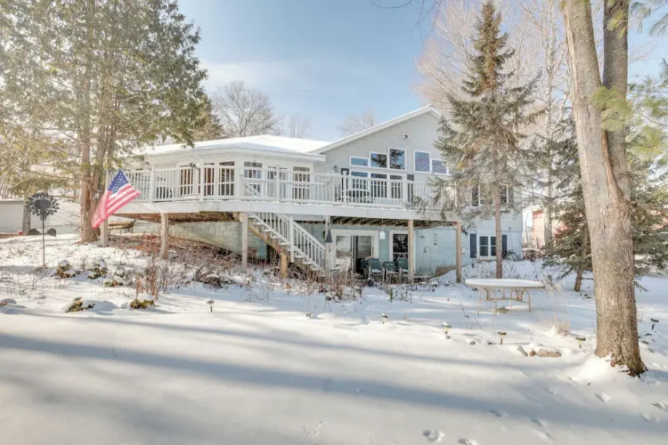 Lakefront Tomahawk Getaway w/ Deck & 2 Fireplaces!