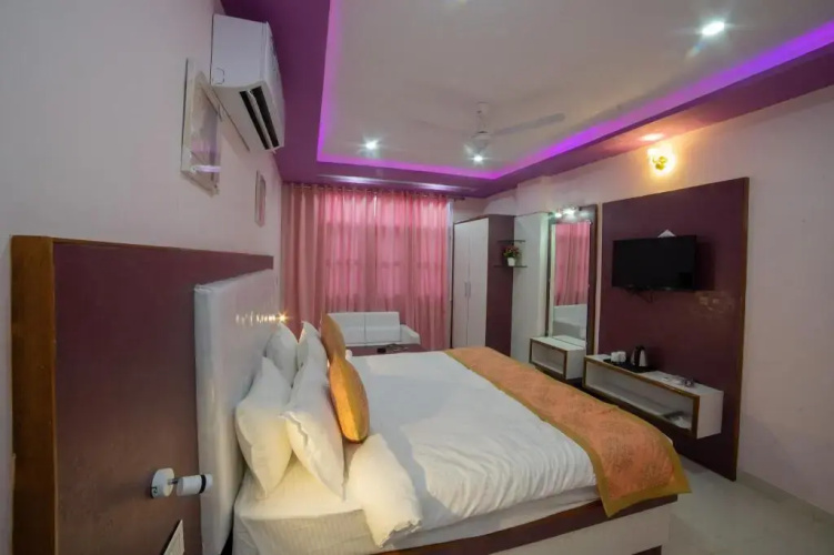 Hotel Sandal Inn