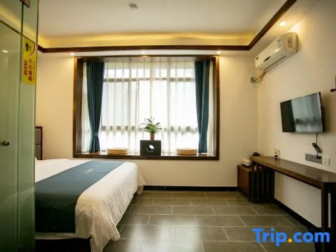 6 Bedrooms Suite