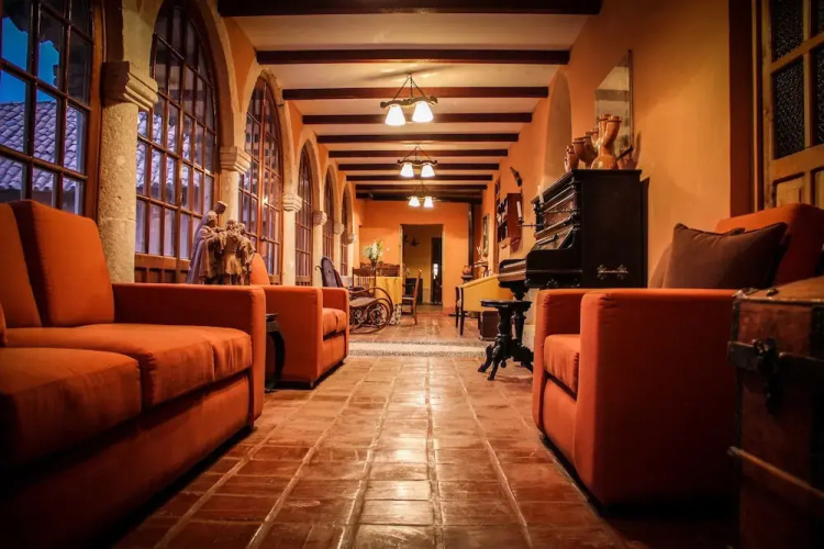 La Casona Lampa