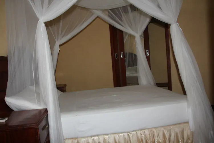 Thamole Lodge