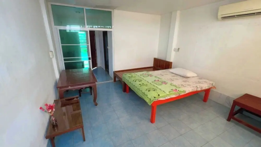 OYO 75596 The Sirisuk House