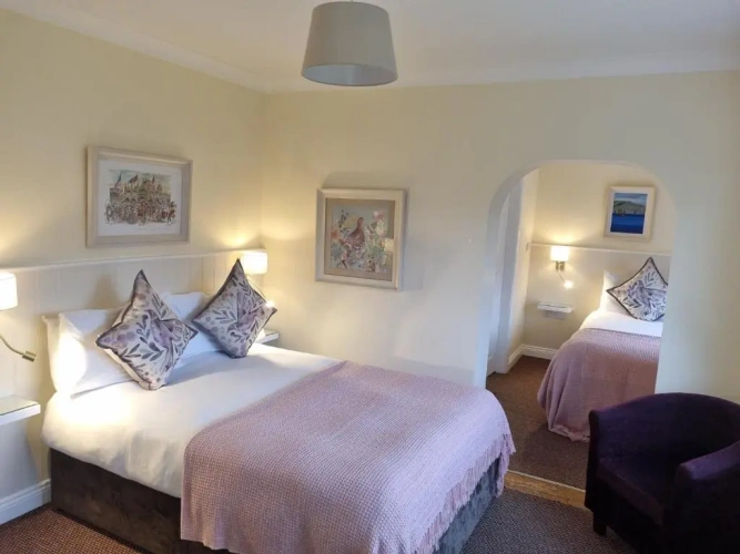 Standard Triple room