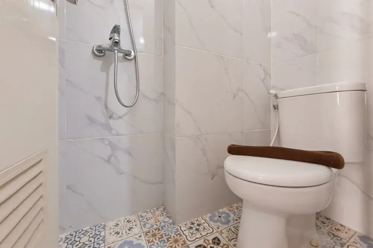 Modern Chic Studio At Sky View Apartment