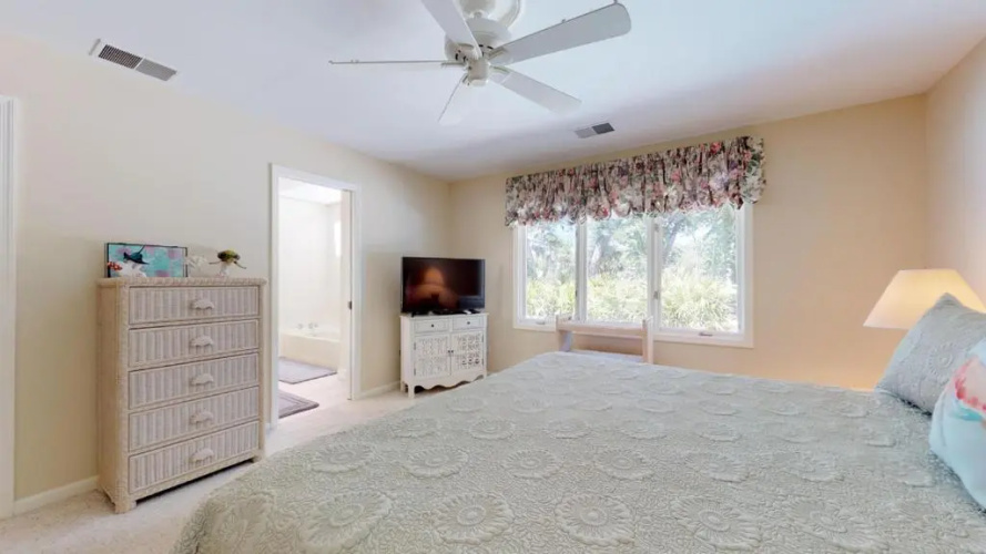 32 Heath Dr