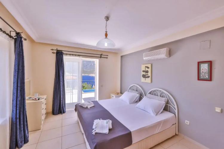 Kaş, deniz manzaralı, 6 kişilik villa