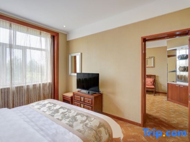 Deluxe Suite