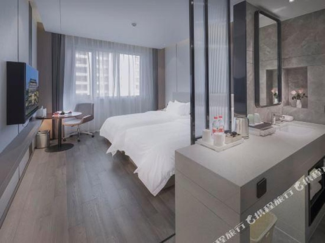 Deluxe Twin room with lake view