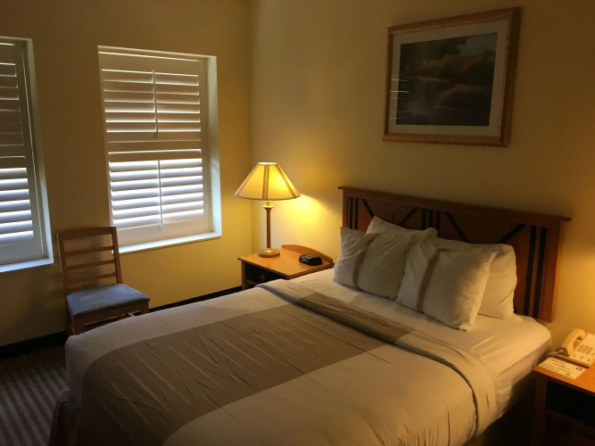 Crockett Hotel