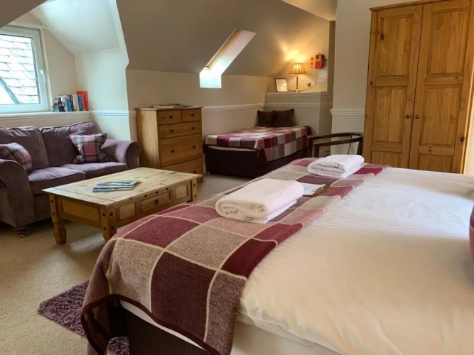Standard Triple room