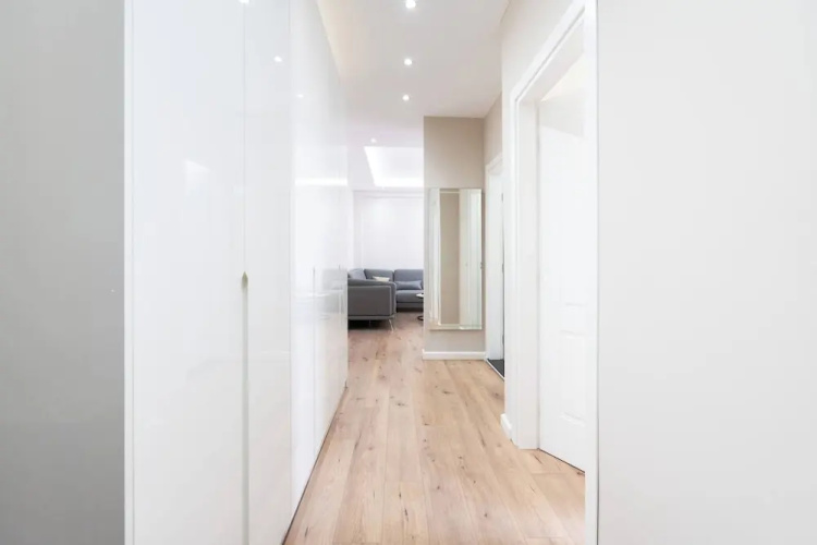 Top Floor Condo Close To Town Center And The Beach