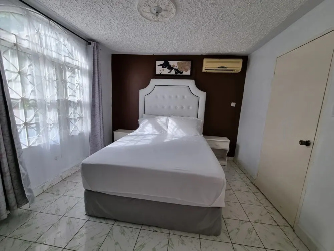 Csompo Empire one bedroom apt