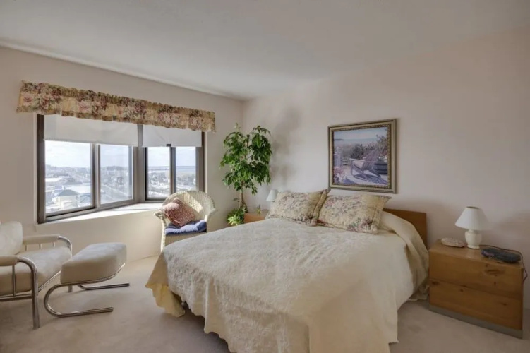 9400 1207 - 2 Br Condo