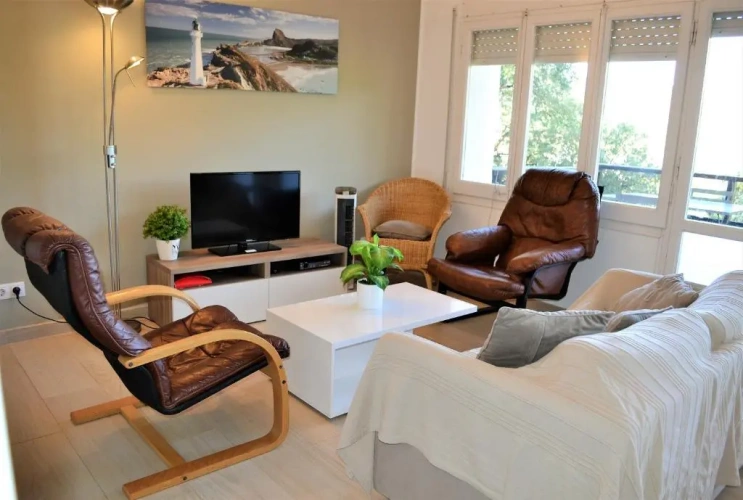 2 Bedrooms Apartment