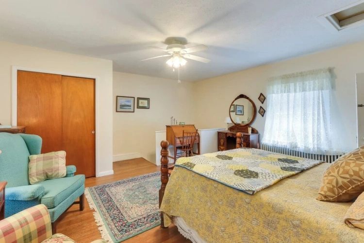 4 Bedrooms Cottage