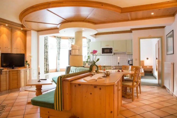 3 Bedrooms Apartment
