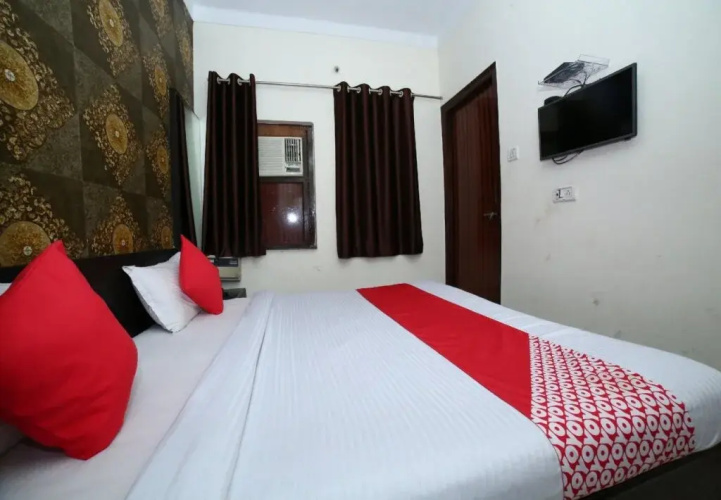 OYO 15933 Hotel V Square