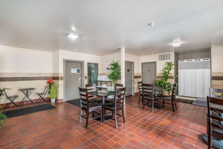 Days Inn and Suites Sequim