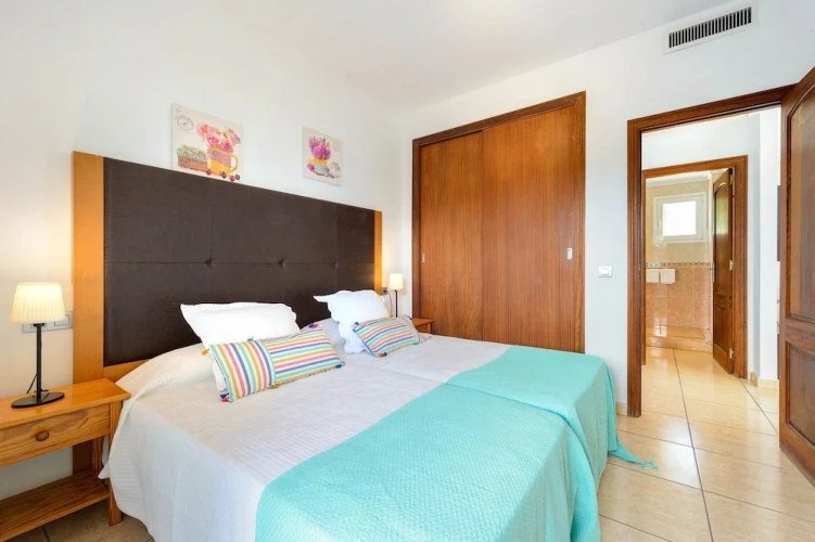 4 Bedrooms Villa with balcony