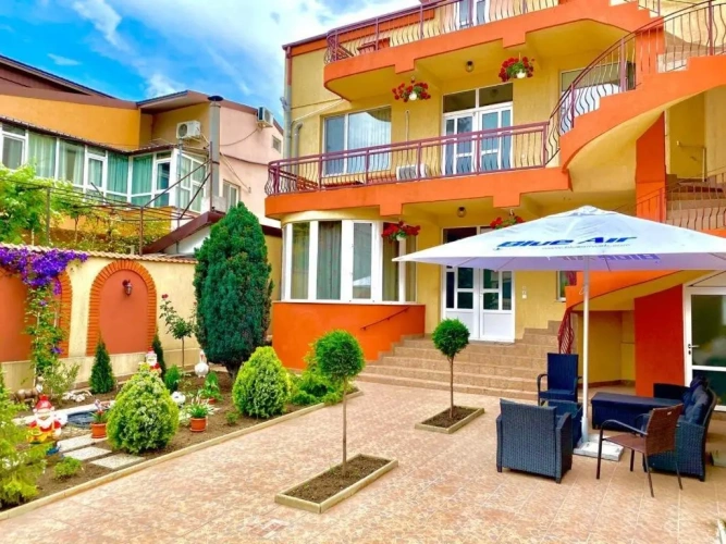 2 Bedrooms Apartment