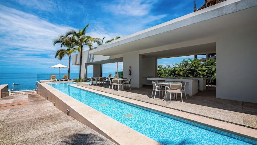 Oceanfront 1BR with Balcony & Pool