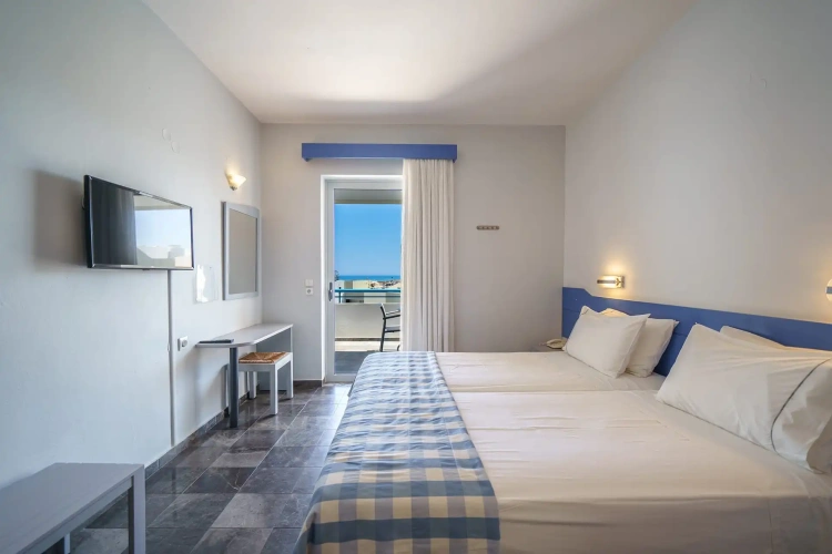 Double room with partial sea view
