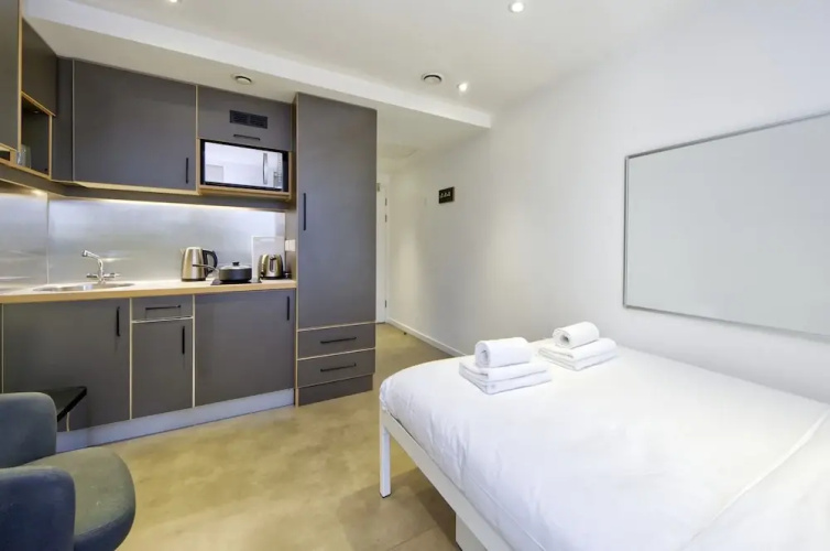 Practical Student Studio in Lively Hammersmith