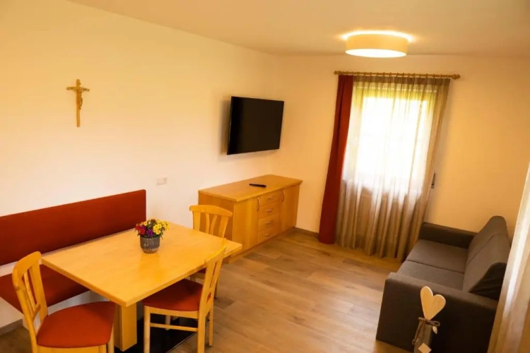 2 Bedrooms Apartment