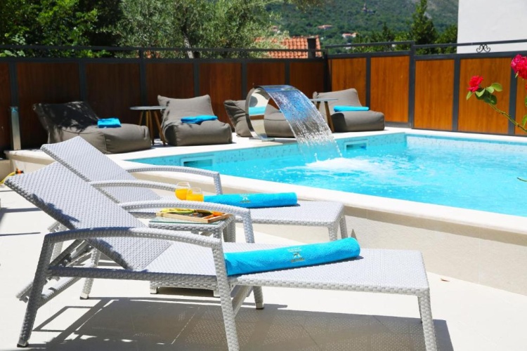 Triple Apartment with balcony and with pool view