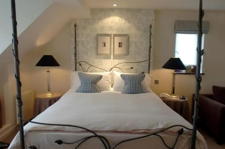 Manor Hotel