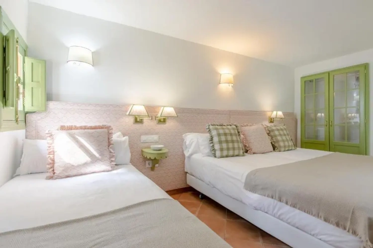 Standard Triple room