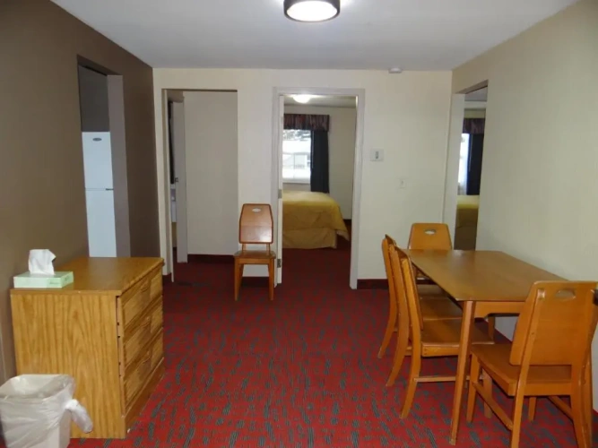 4 Bedrooms Apartment