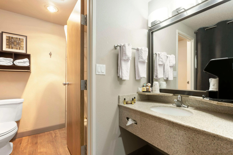Best Western Plus Midwest Inn photo 10