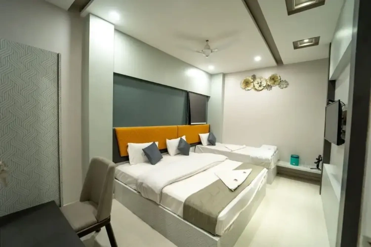 Standard Triple room