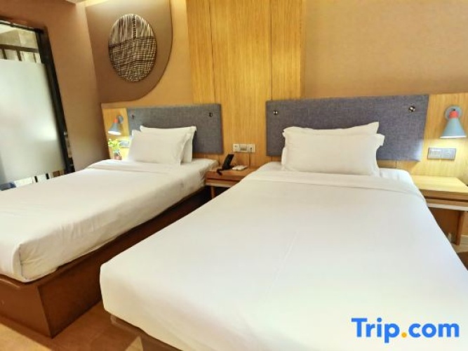 Standard Twin room with view