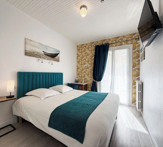Deluxe Double room with balcony and with courtyard view