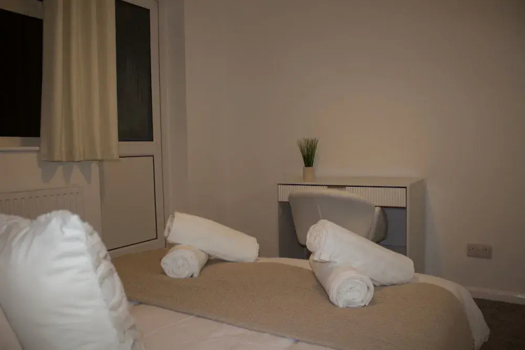 2 bed House in City Centre - Offers for Long Stays