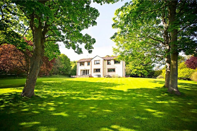 5 Bedrooms Cottage