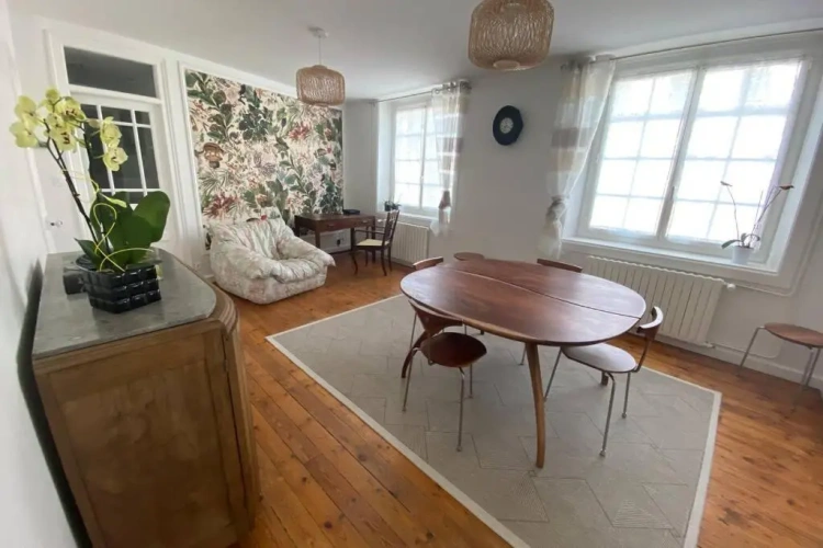 2 Bedrooms Apartment