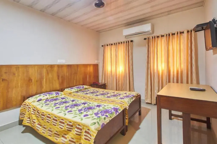 Hotel Embassy