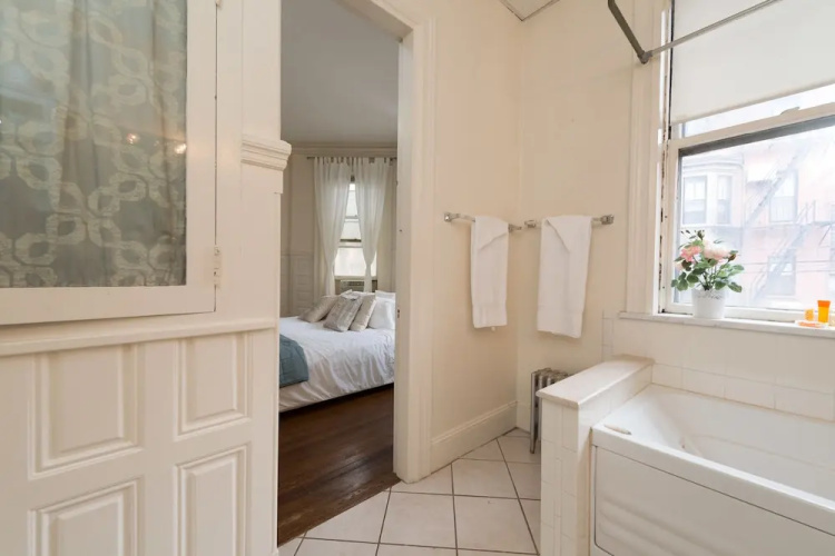 Stylish Brownstone Back Bay Apartments