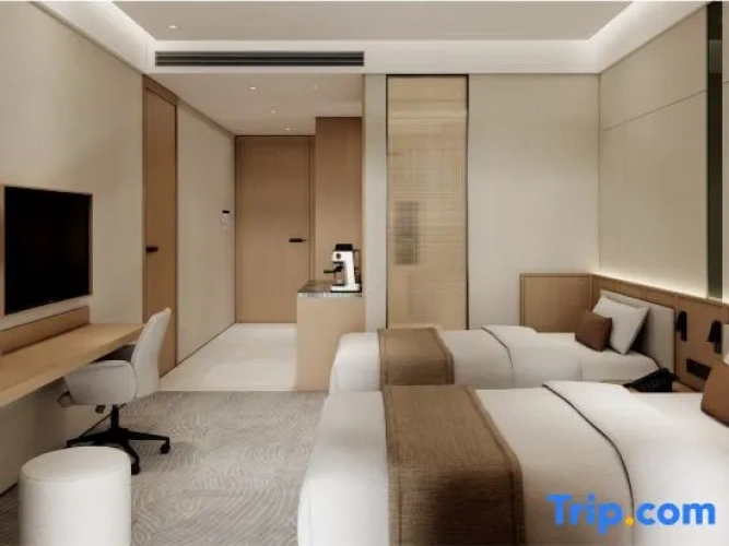 Standard Twin room with partial sea view