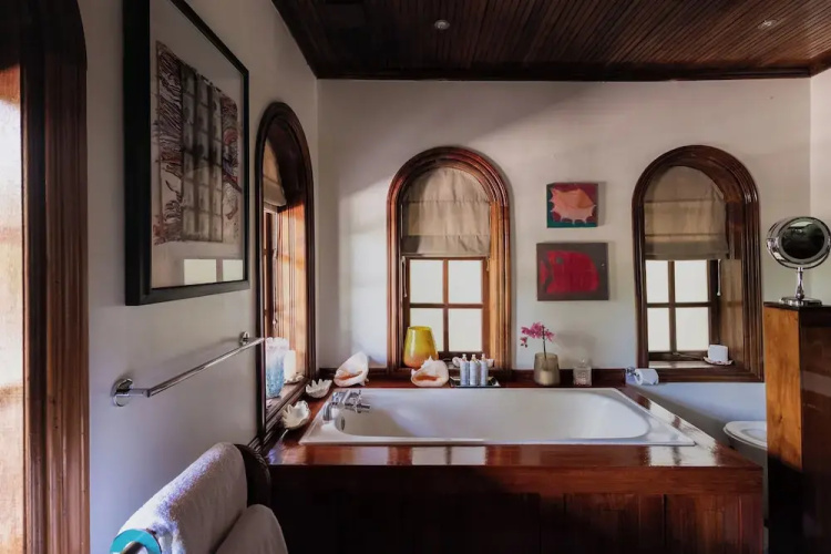 Hemingways Eden Residence